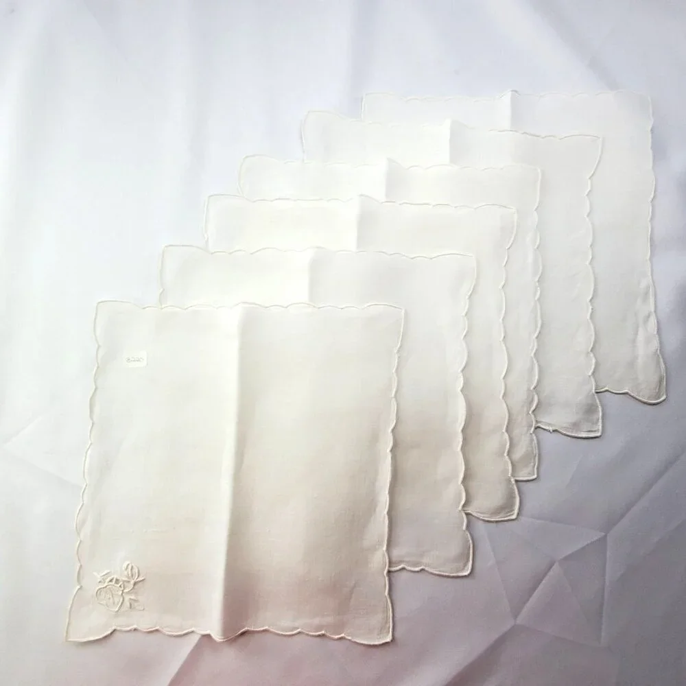 6 VTG Linen Embroidered Scalloped Edge Cocktail Napkins White Floral appliqué